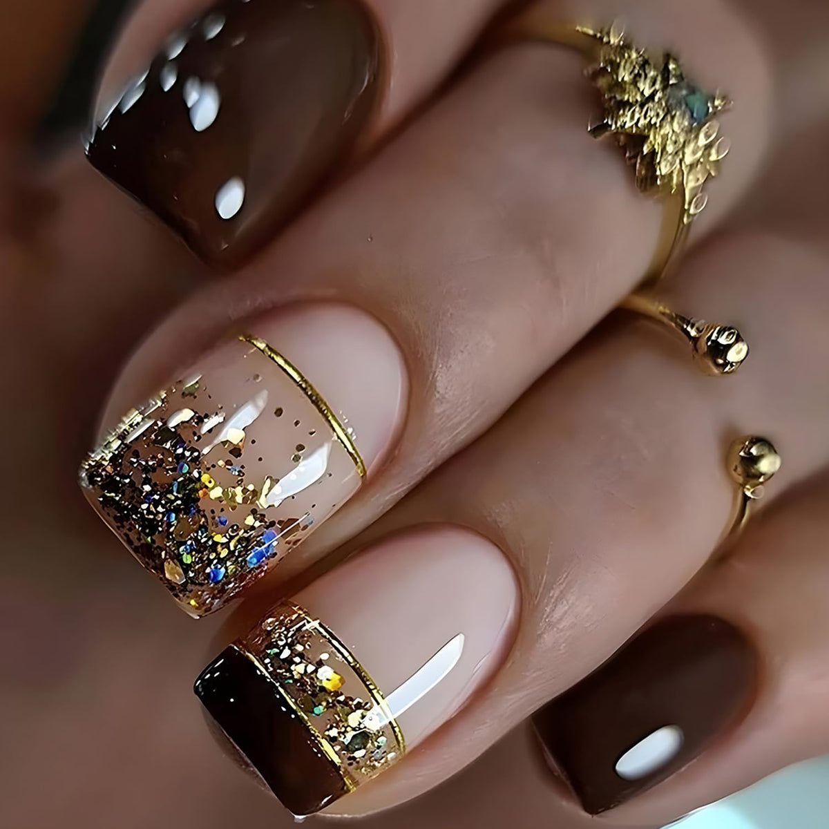 Uñas postizas de colocación rápida marrón estilo francés con lámina dorada, ideal para uso diario