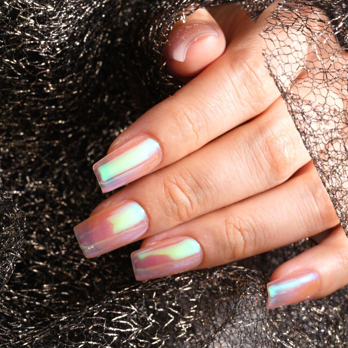PrettyDiva Mermaid Chrome Powder double sponge sticks aid precise application.