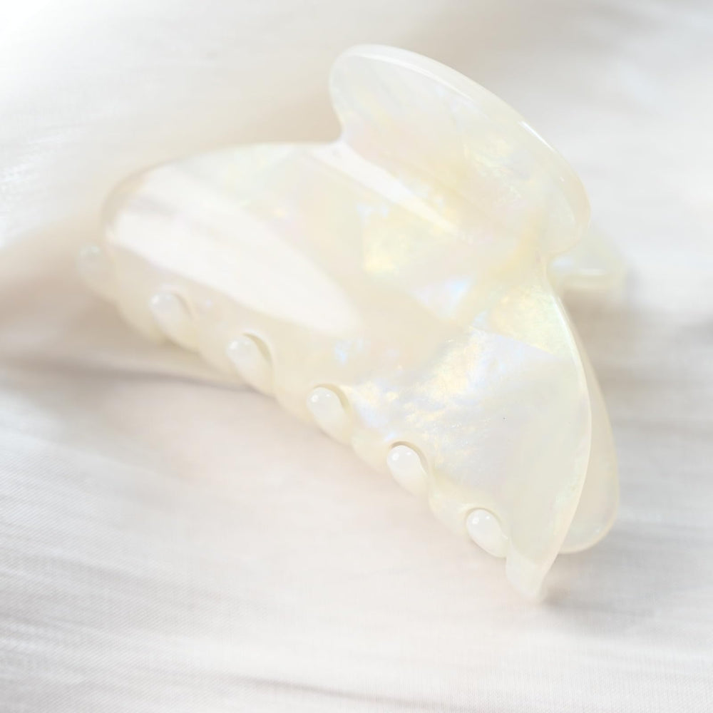 Prettyou pinza jade blanco acetato, acabado brillante que realza peinados.