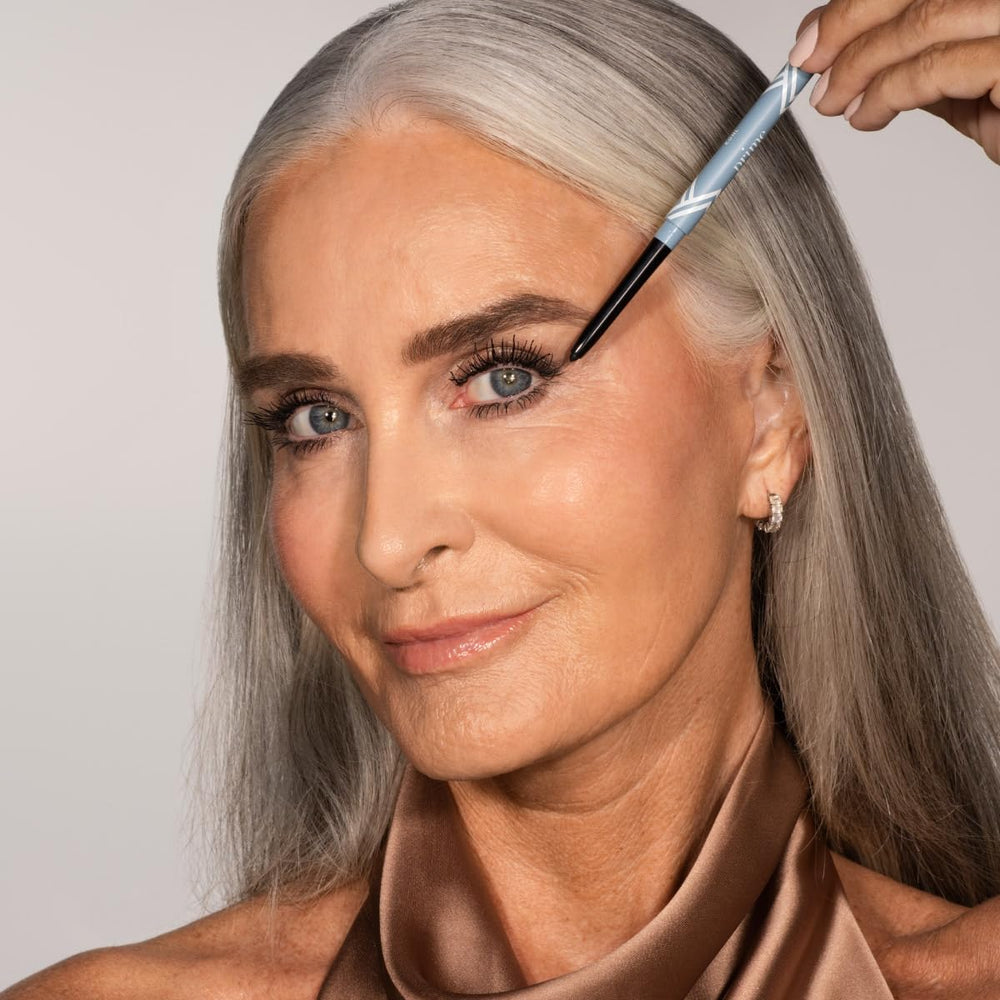 PrimePrometrics PrimeEyes Glide Eyeliner in Black shade provides bold definition