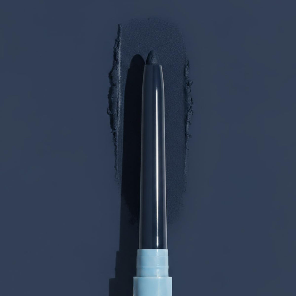 PrimePrometics PrimeEyes Glide Eyeliner built-in smudger for soft, blended definition.