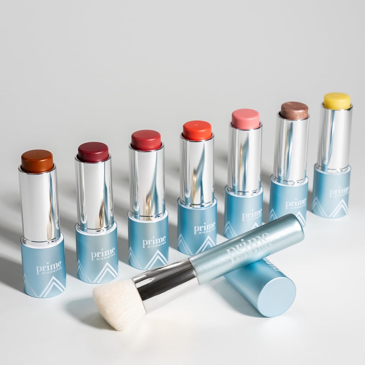 Prime Prometics PrimeWand Brush anti-slip handle for controlled, easy makeup application.