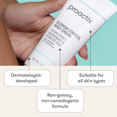 Proactiv con vitamina E, hialuronico y glicerina para hidratacion suave.