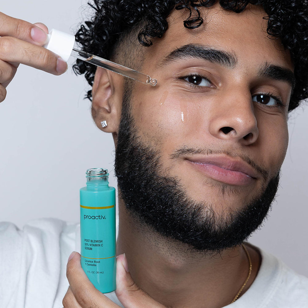 Proactiv 10% Vitamina C con ácido hialurónico para hidratación.