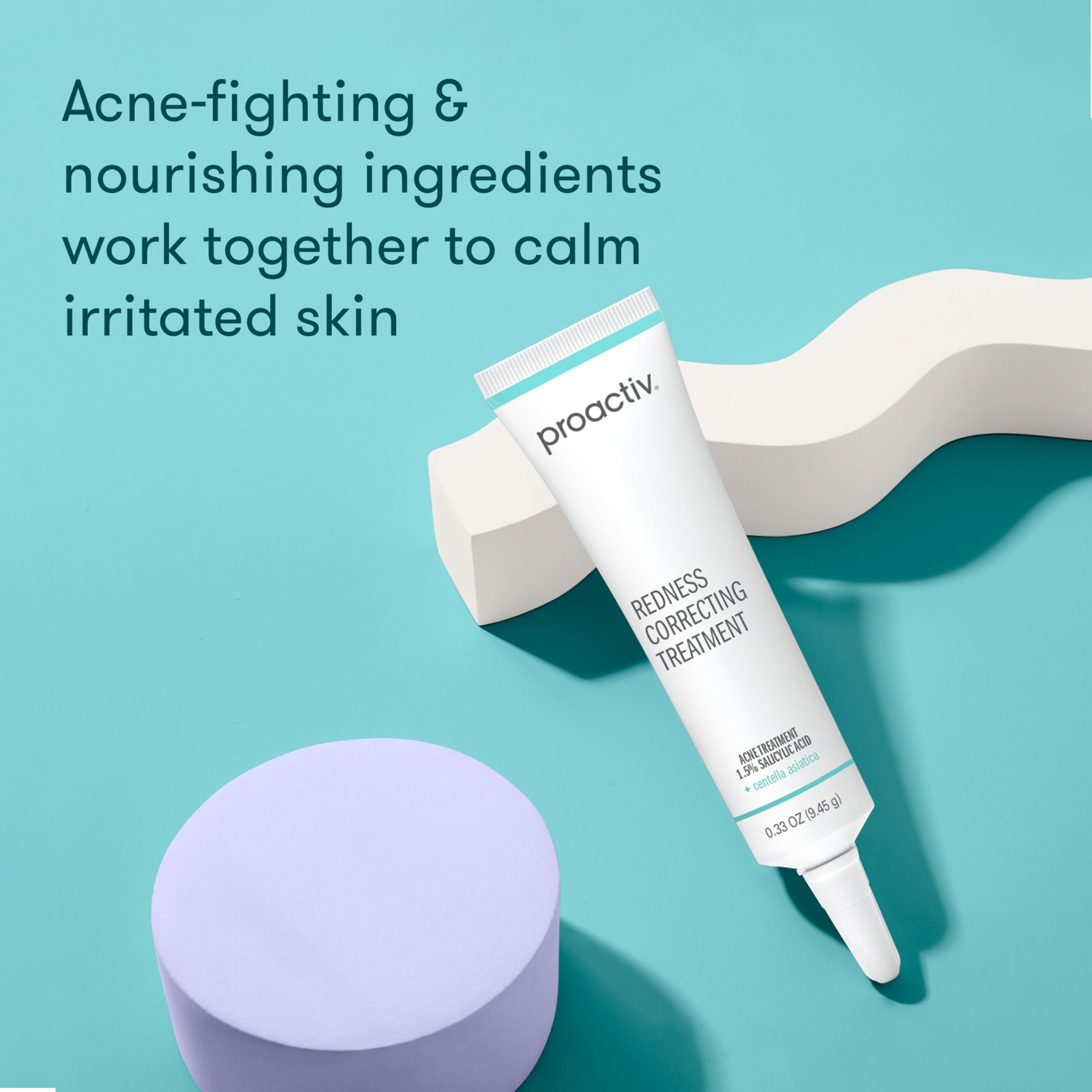 Proactiv con tono verde aplicado en la piel, favorece un aspecto más uniforme.