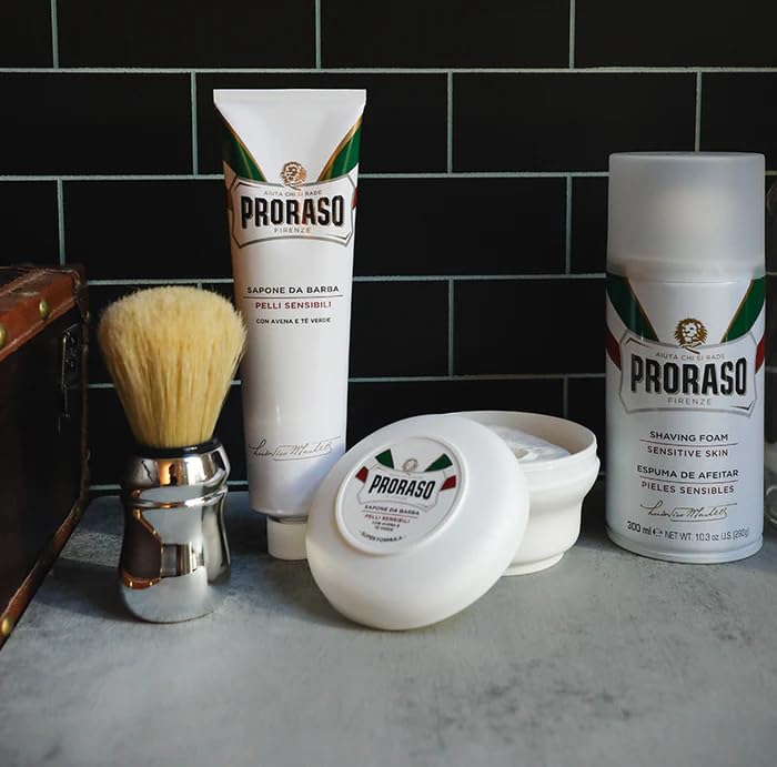 Proraso Shave Soap highlights Oatmeal extract soothing effect while maintaining skin pH.