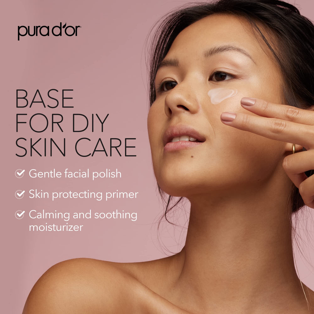 Uso facial suave como base para exfoliante casero