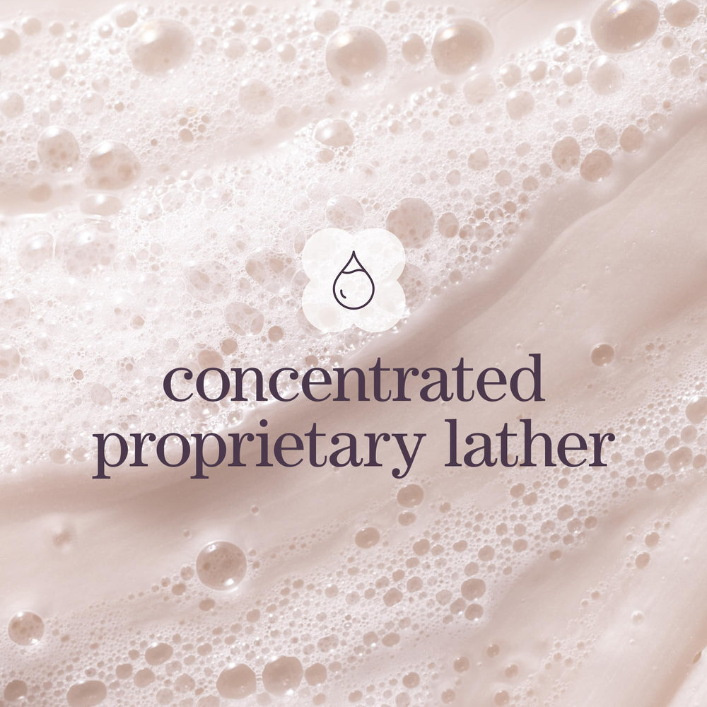 Pureology Hydrate Sheer, espuma cremosa para un lavado delicado.