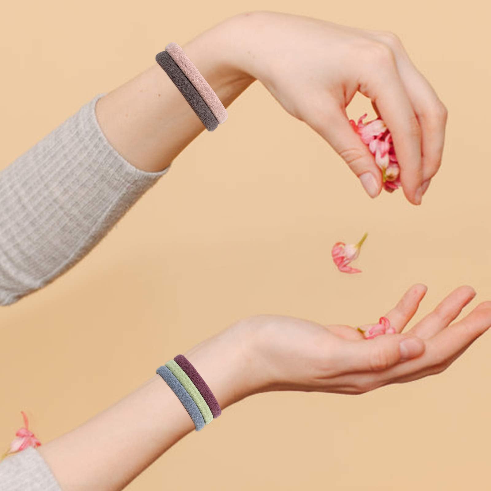 Qarwayoc 50-piece pearly bag keeps hair ties organized.