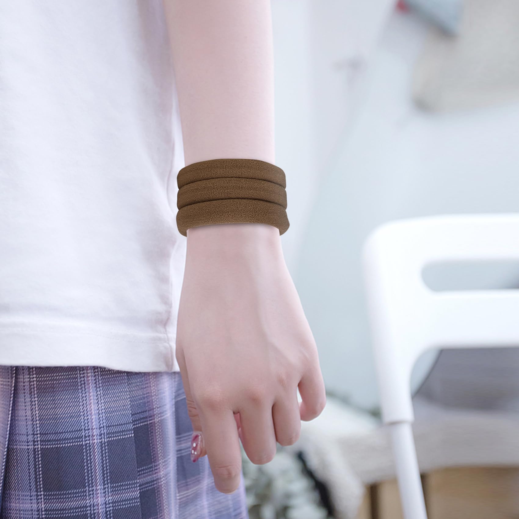 Qarwayoc thick-hair friendly hair ties provide secure, lasting hold.