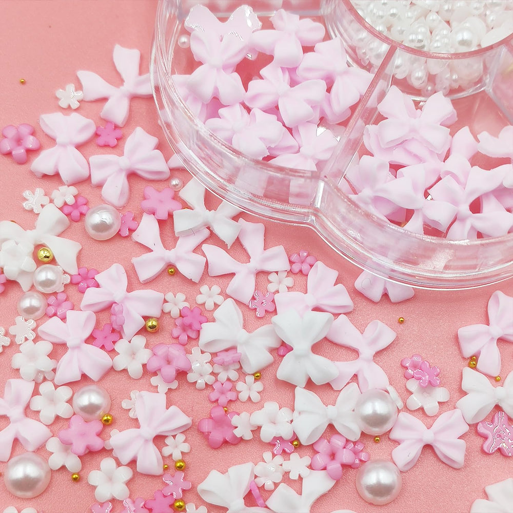 Perlas blancas Qdsuh para uñas, añaden textura y brillo sutil.