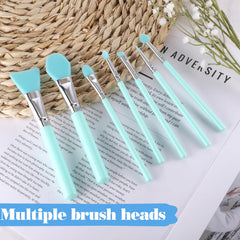 QfwdfcTrenz face mask applicator in hand demonstrates portable travel-friendly design.