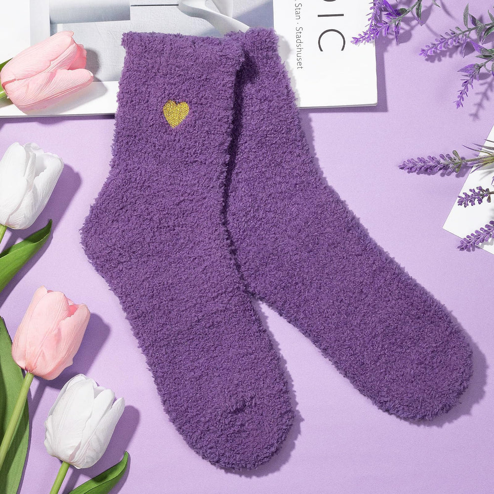 Qinline dried flower greeting card adds a personal touch.