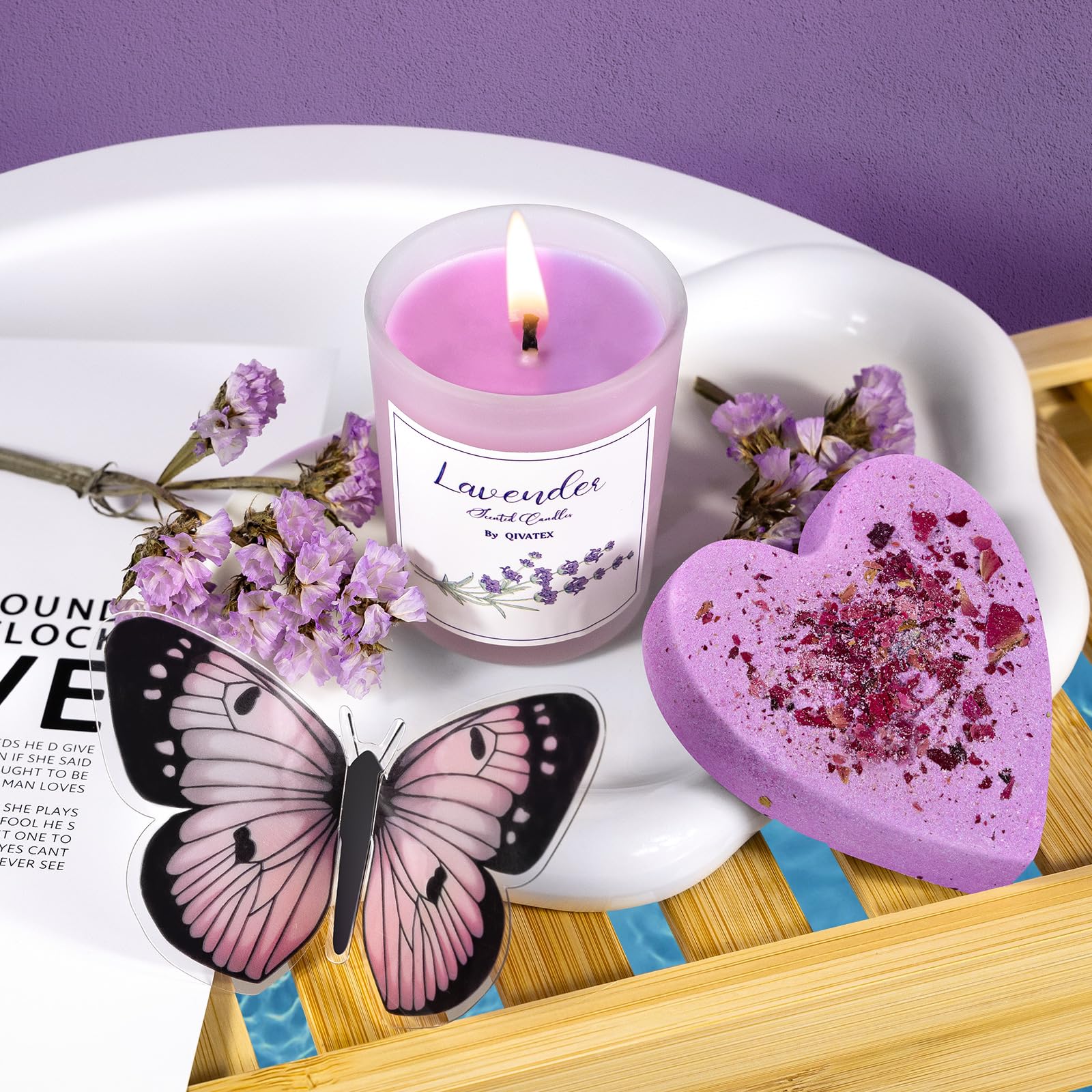 Bomba de baño corazón lavanda, momento romántico de relajación aromática.