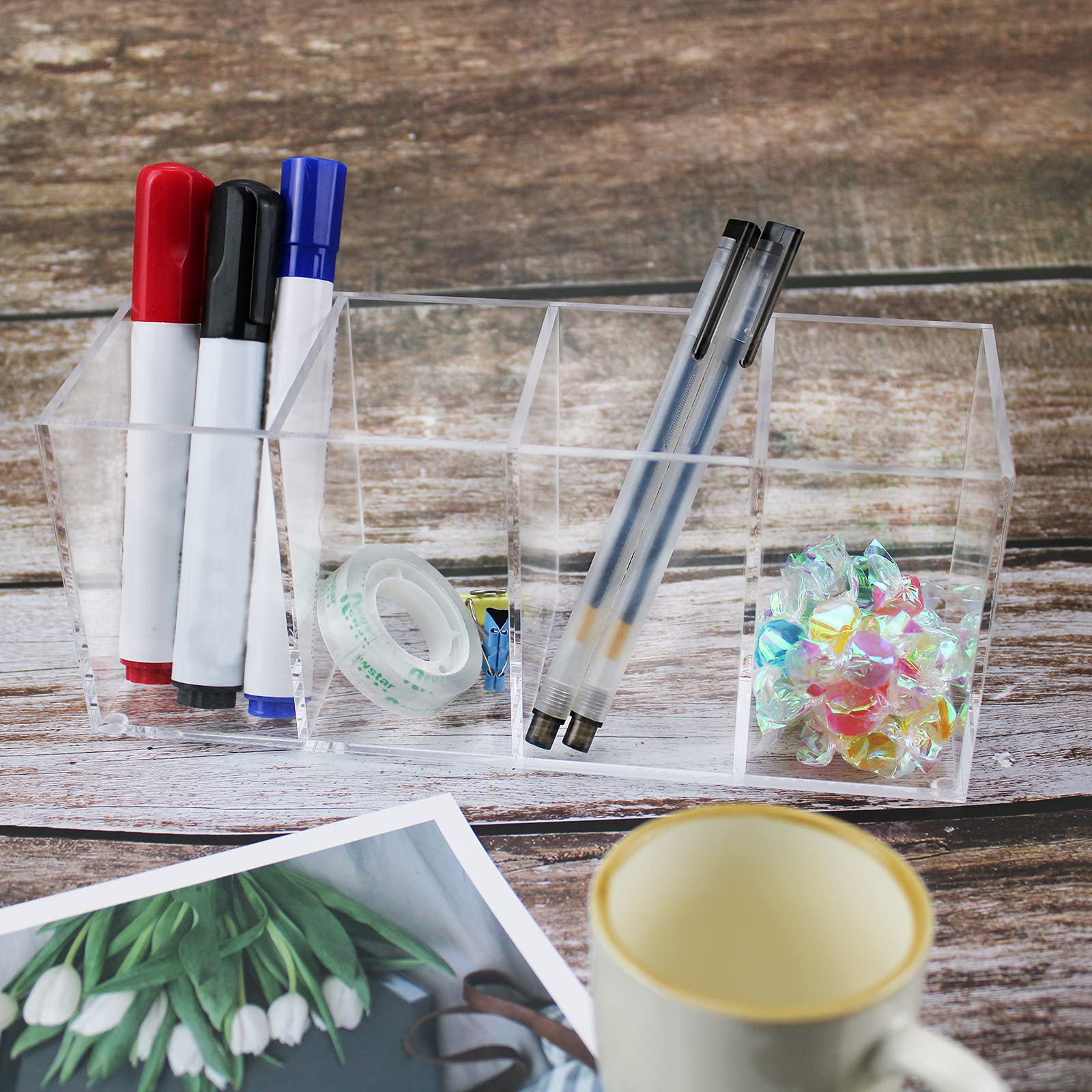 QPEY transparent acrylic organizer for cosmetics and brushes streamlines daily routines.
