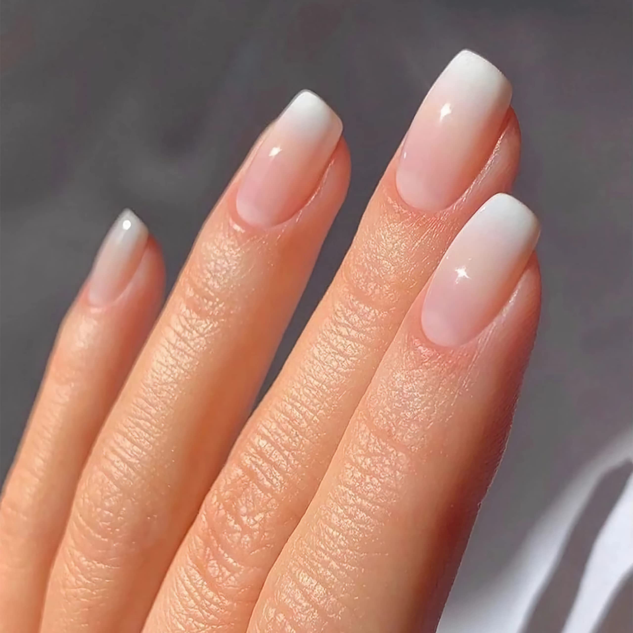 Qsnidy glossy full-cover ABS nails deliver durable, easy-to-apply daily wear