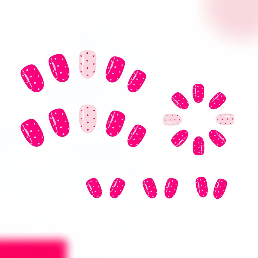 Quezadyl uñas postizas ovaladas con lunares rosados para uso diario.