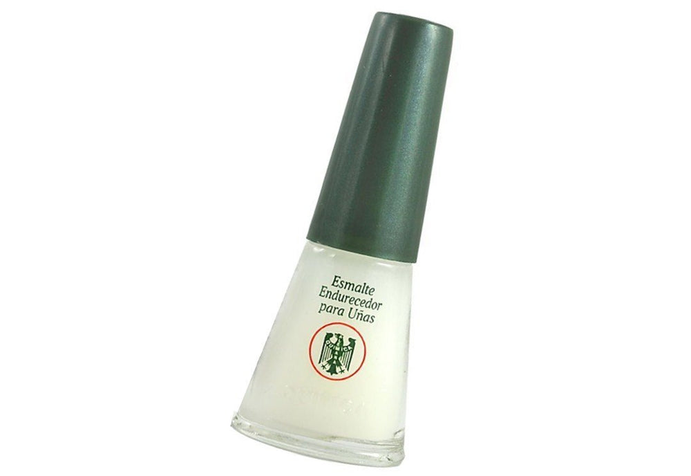 Química Alemana Nail Hardener nails after application look smooth and fortified.