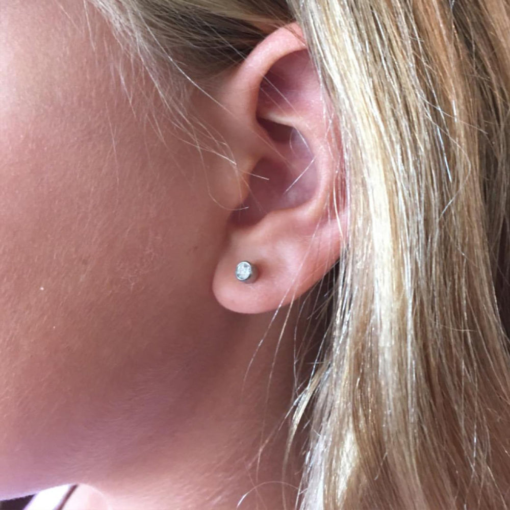 QWALIT 10-11mm earring studs for versatile piercings
