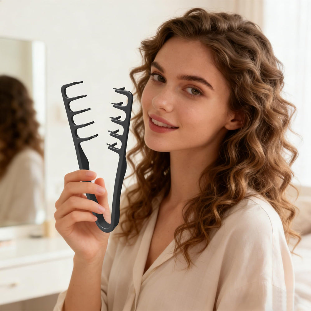 Qyubov Texture Comb is travel-friendly for quick hair refreshes.