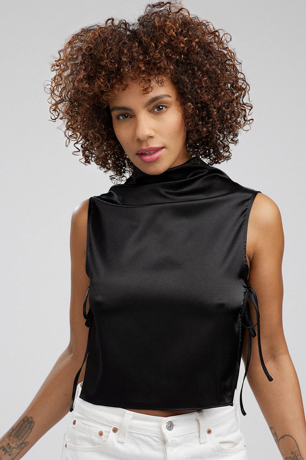 Hair with Ring Tone gel creme demonstrating humidity resistance and frizz reduction