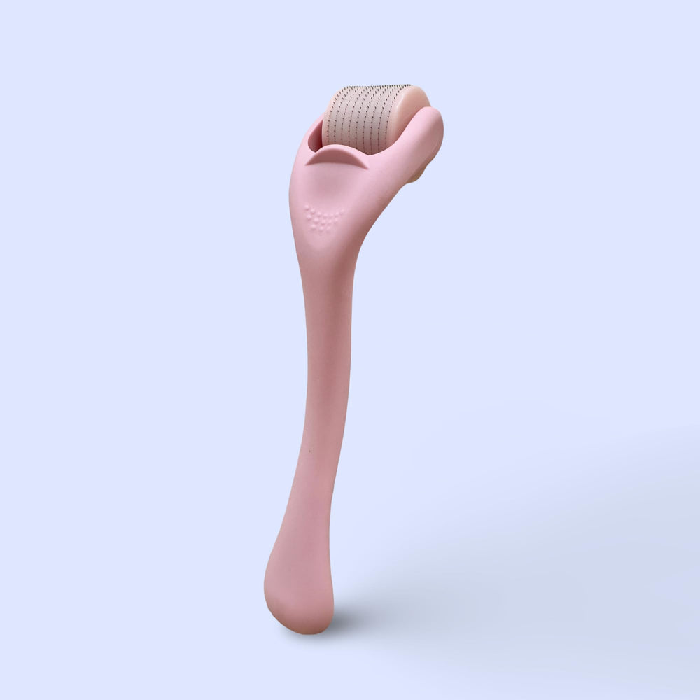 Radiant Skin Essentials derma roller storage case keeps the device clean while traveling.