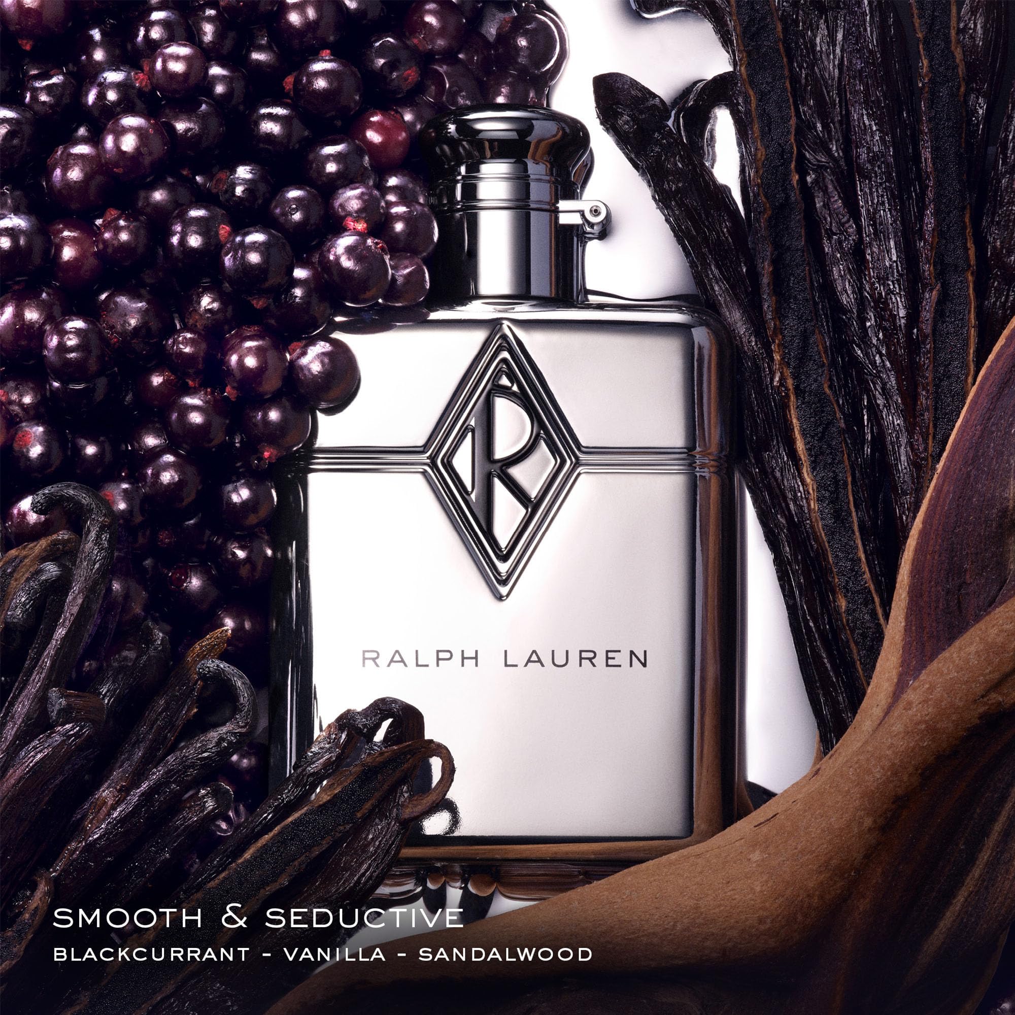 Ralph's Club New York spray action reveals blackcurrant and vanilla notes.