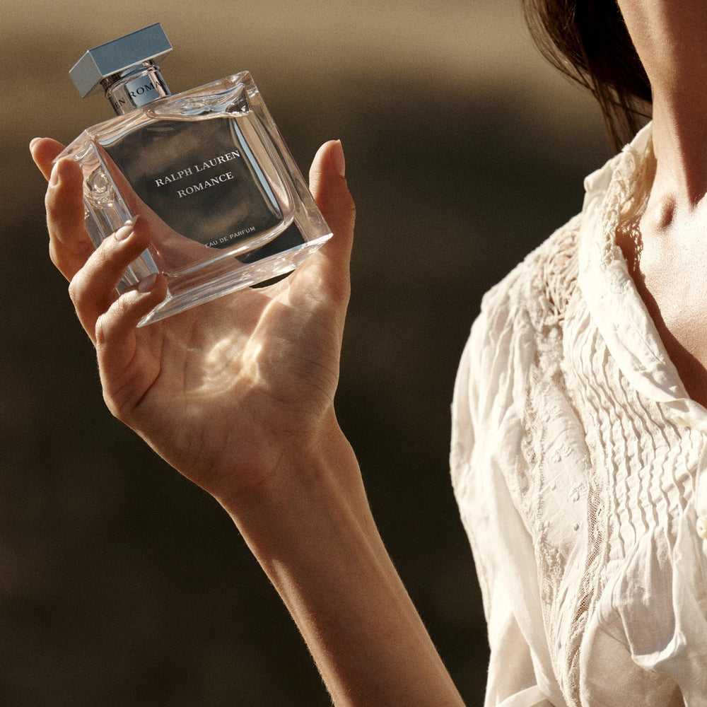 Ralph Lauren Romance jasmine-absolute note highlights a velvety floral heart.