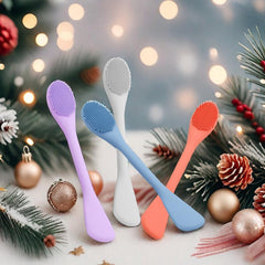 RamPula dual-ended mask brush with spoon end for scooping product smoothly.