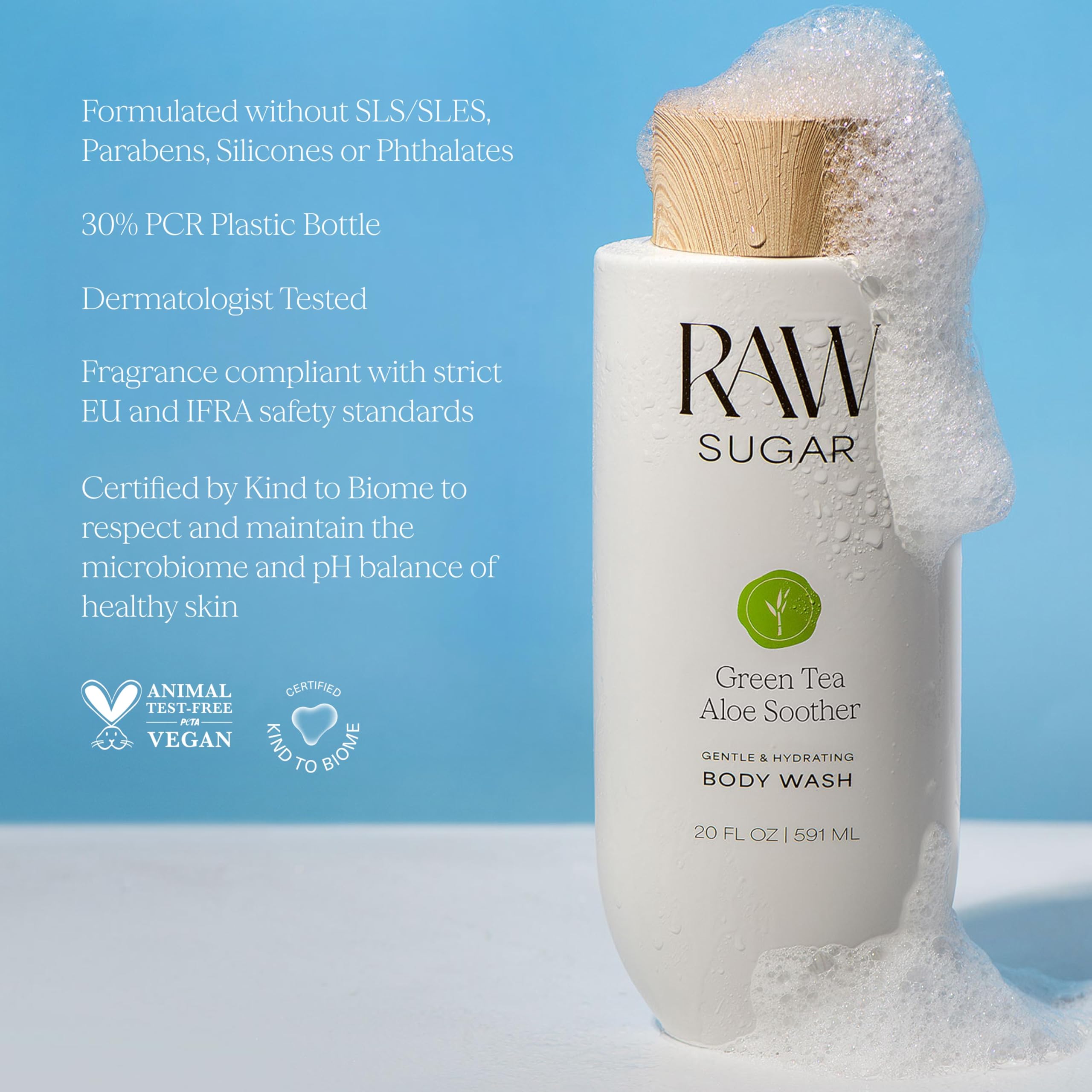 Aplicación fácil de RAW SUGAR Green Tea Aloe Soother en la ducha.