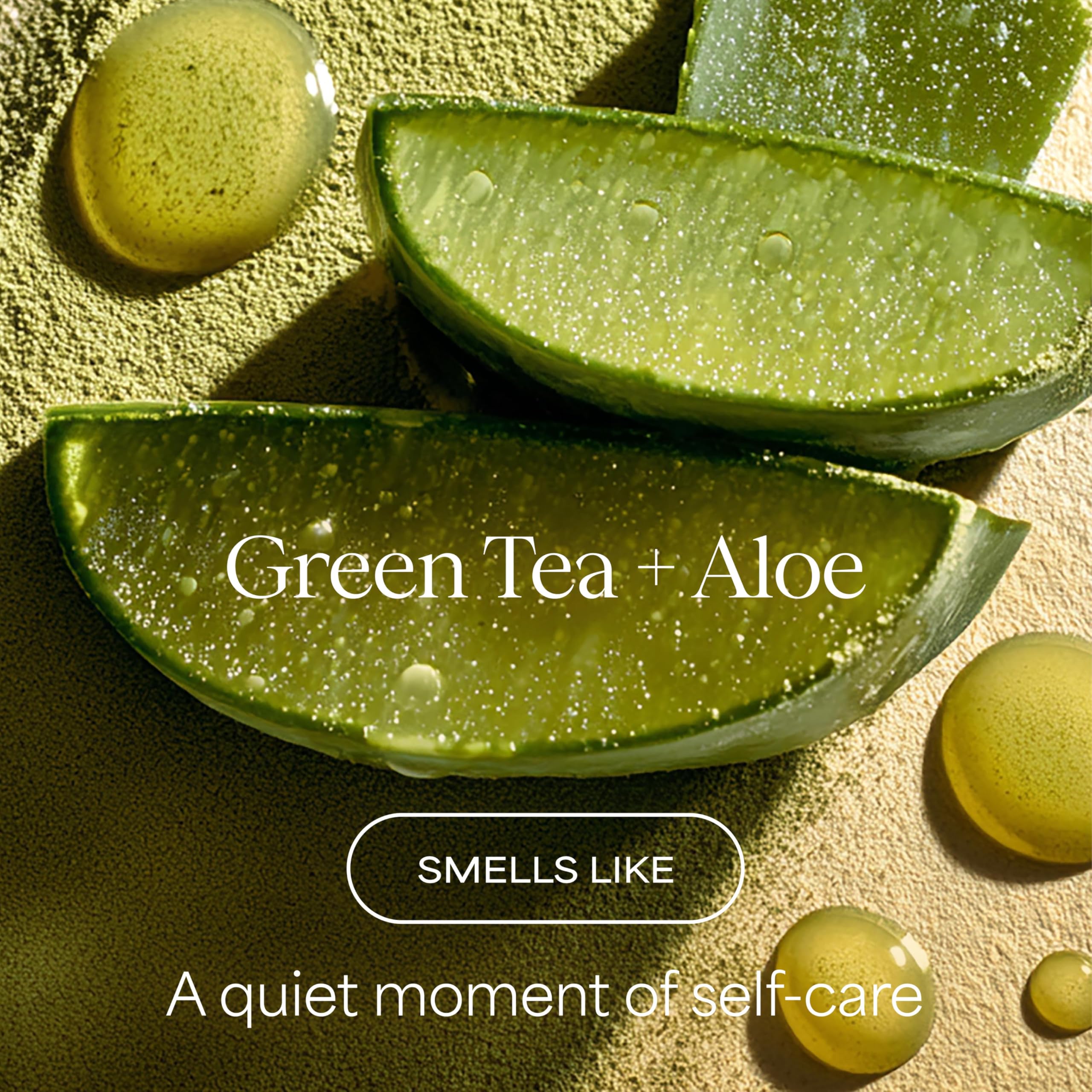 Espuma suave de RAW SUGAR Green Tea Aloe Soother durante la ducha.