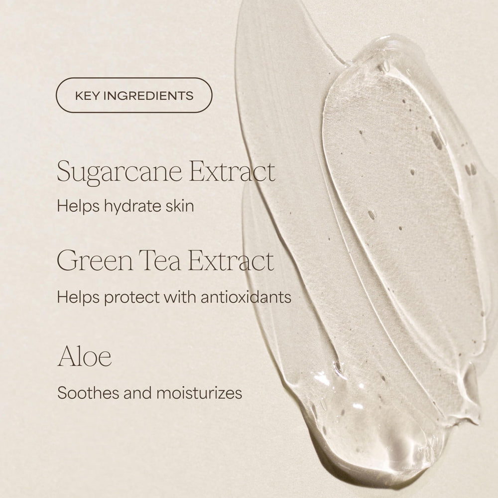 Textura cremosa de RAW SUGAR Green Tea Aloe Soother limpia sin irritar.