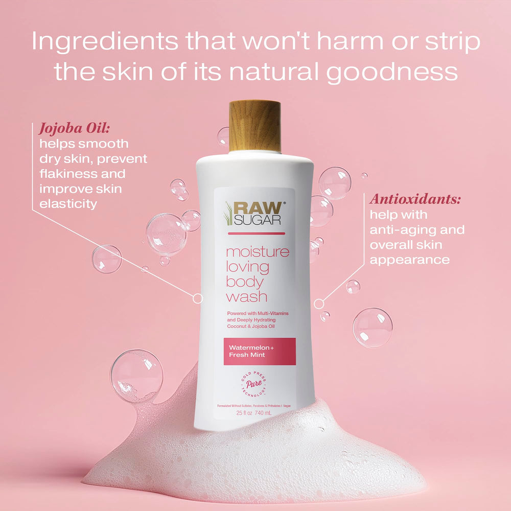 Espuma suave de RAW SUGAR Simply Body Wash en la palma, limpieza delicada para la piel.