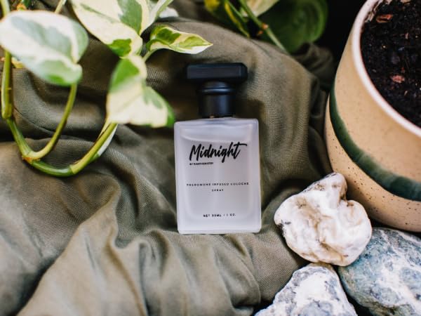 RawChemistry Midnight notes blend from lavender to vanilla for depth.