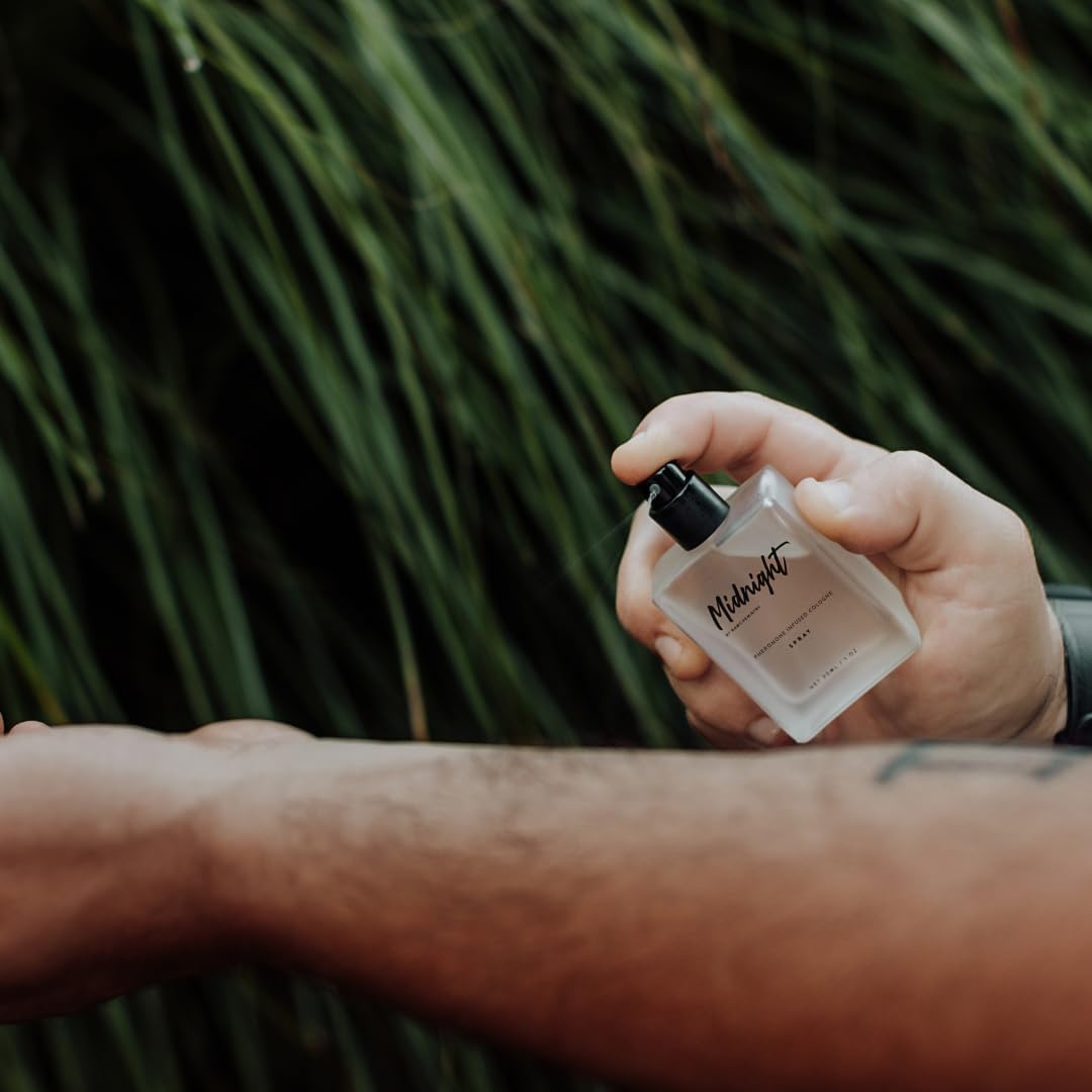 RawChemistry Midnight perfume pour showing rich color and smooth flow.