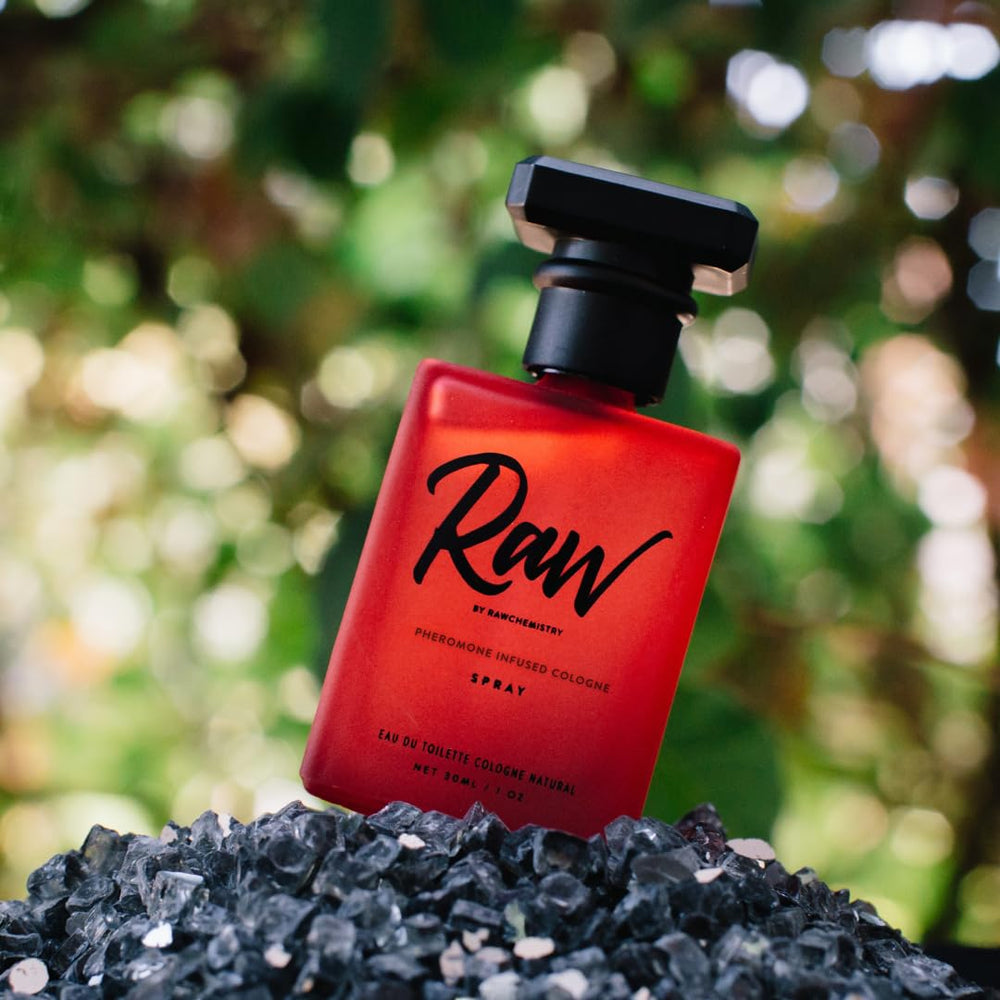 RawChemistry unboxing packaging scene showcases gift-ready presentation.