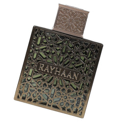 Base notes amber and oud create warmth with lasting depth.
