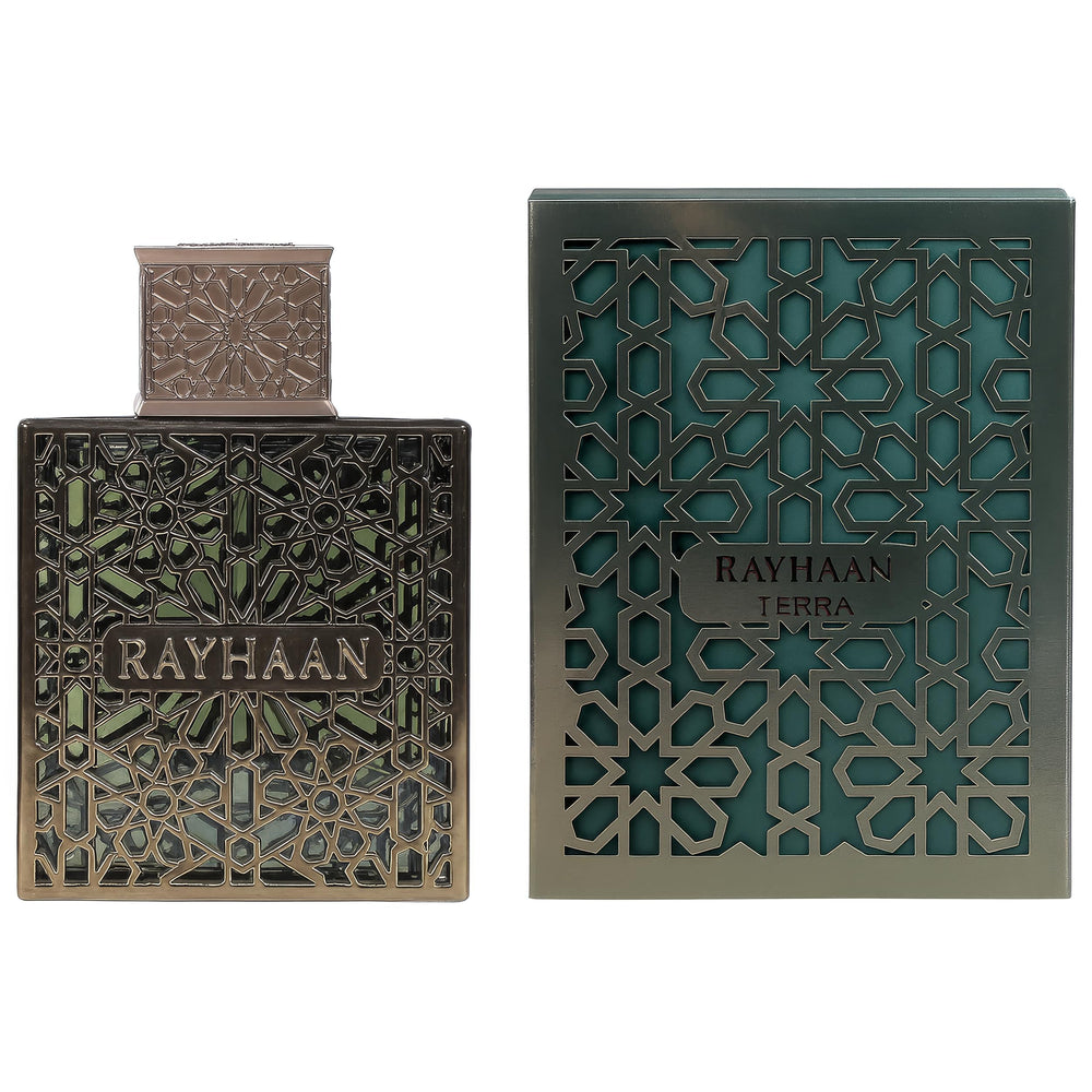 Top notes of frankincense and cardamom invite a sophisticated opening.