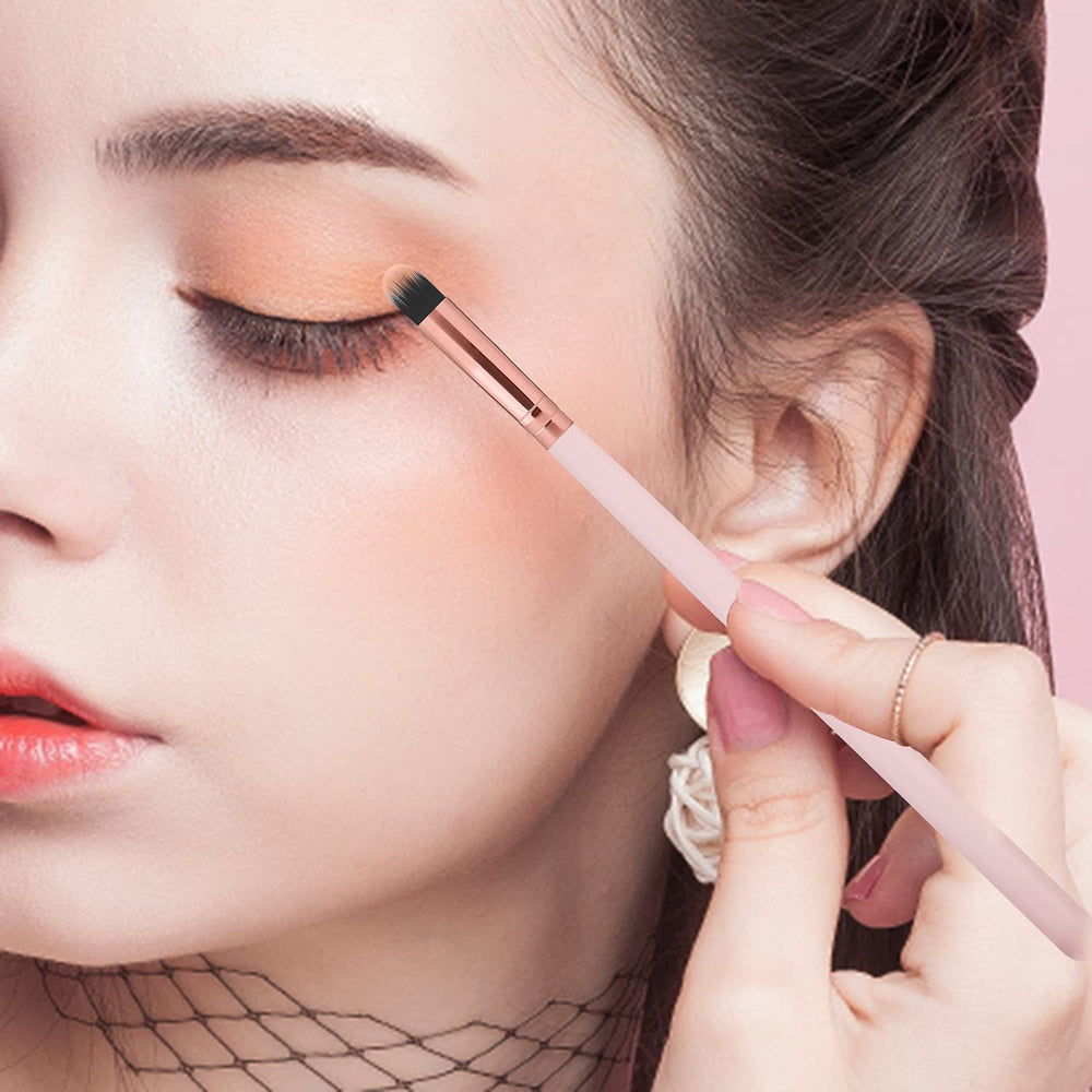 Real Perfection eyebrow razor in pink for clean shaping