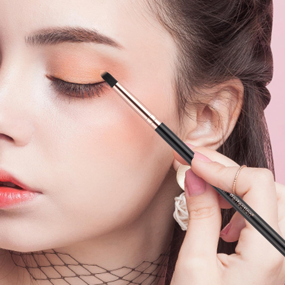 Real Perfection eyebrow razor for precise shaping and clean lines.