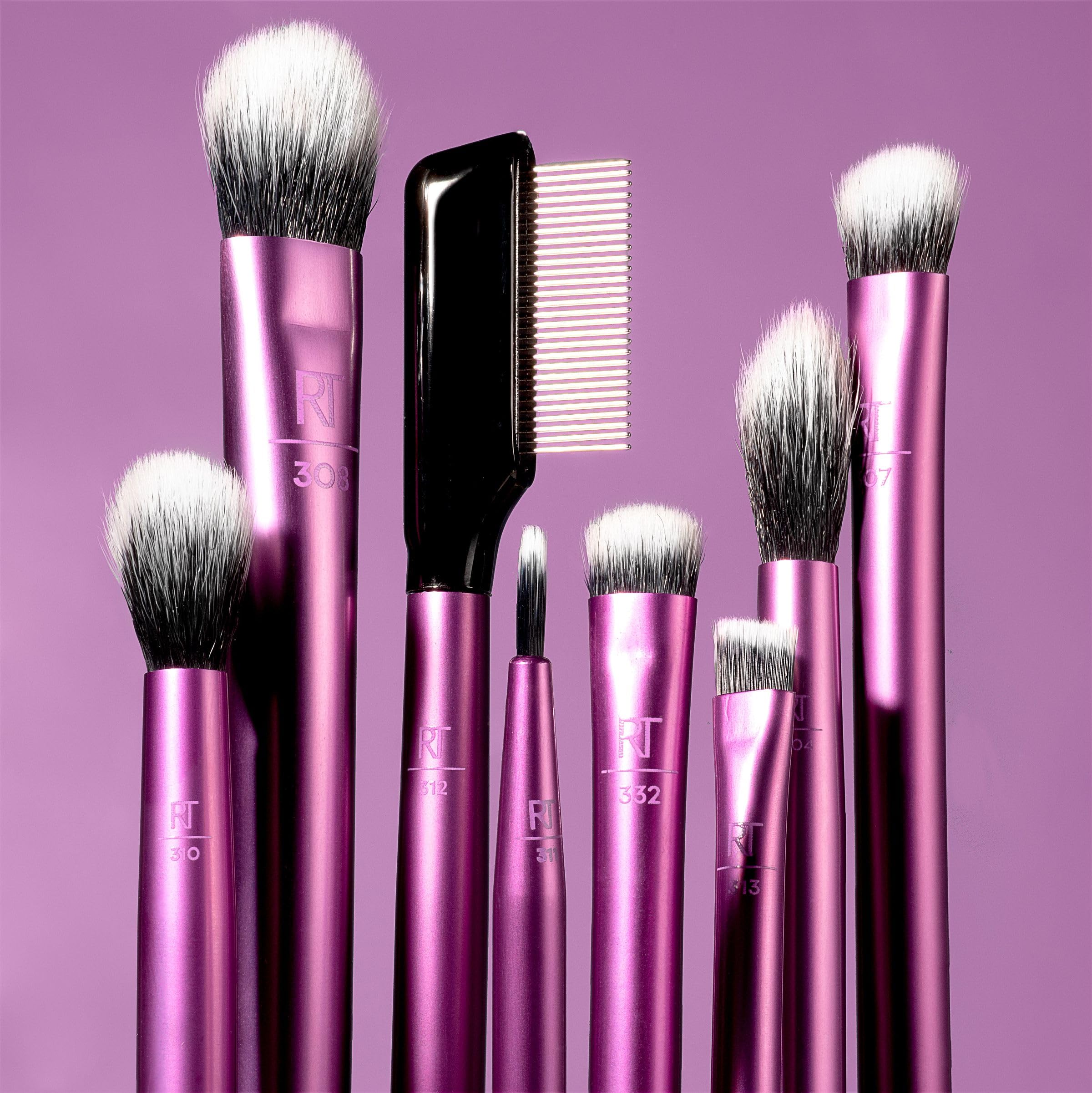 Real Techniques 308 medium shadow brush for bold lid color