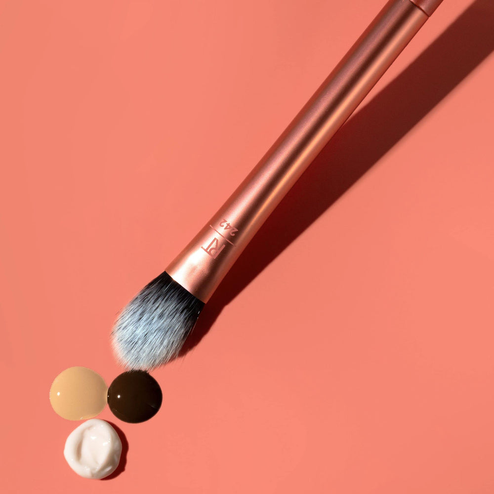 Real Techniques bristle-soft brush for hygienic skincare and makeup primer use