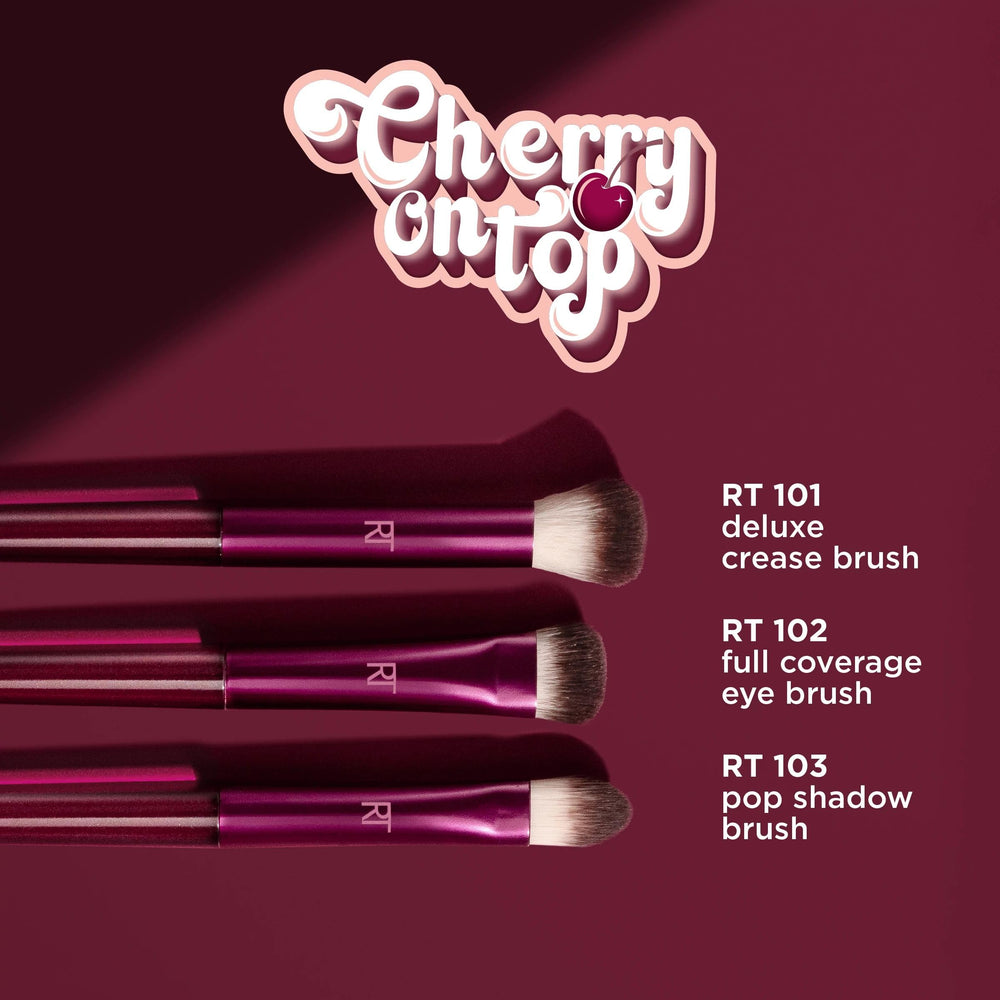 Real Techniques MesmerEYES 103 Pop Shadow brush blends colors softly.