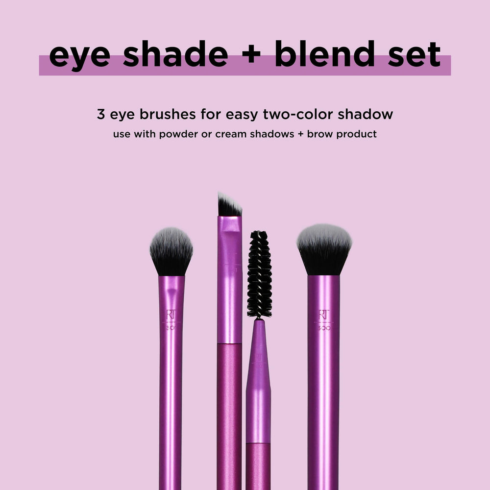 Real Techniques Eye Shade and Blend deluxe crease brush for smooth crease blending.