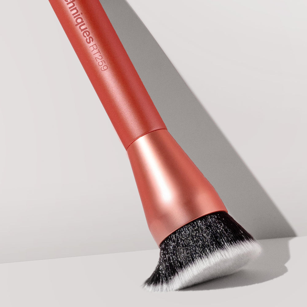 Real Techniques Glow Round Base Brush easy to clean and maintain.