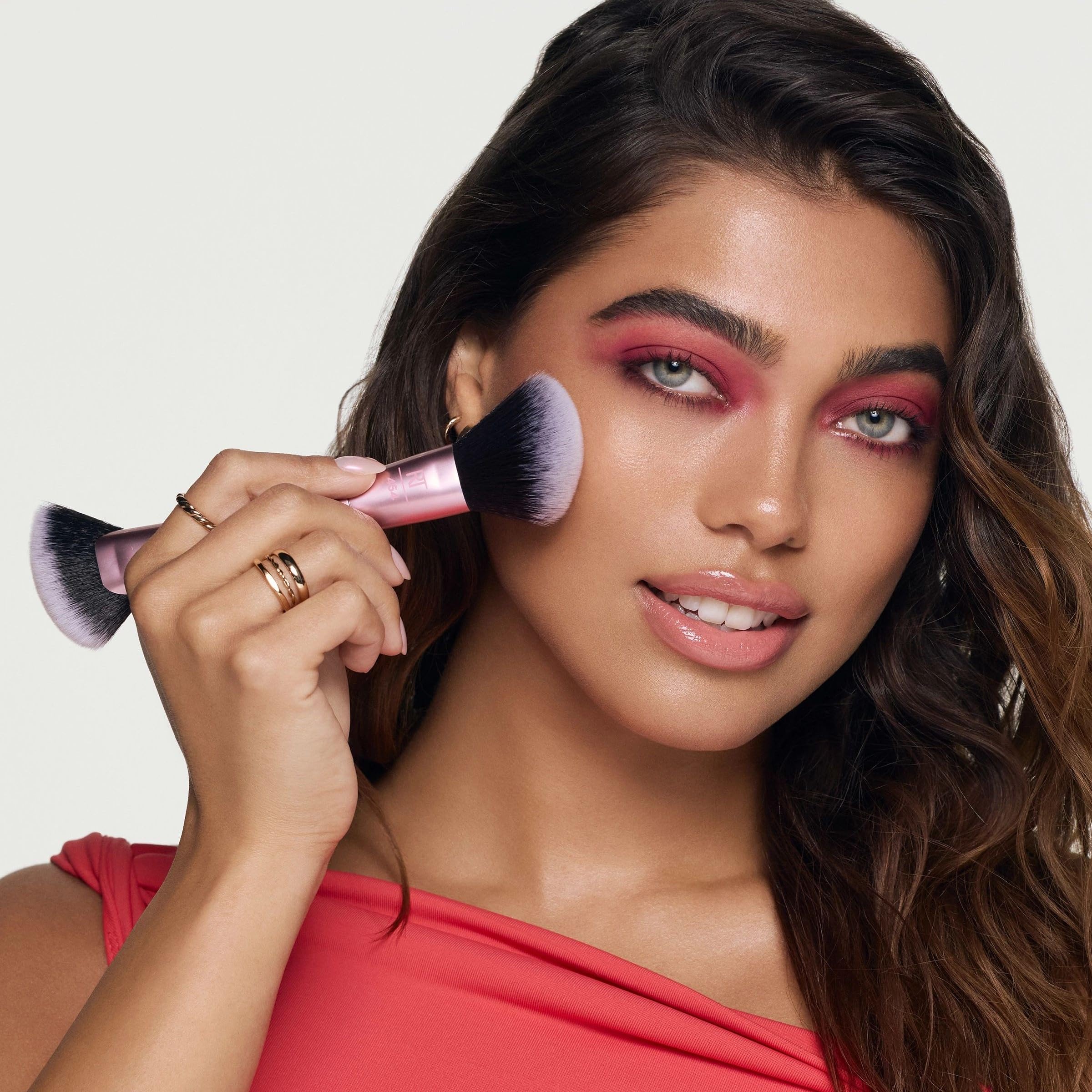 Real Techniques Layer + Liner Eye Brush for defined eyes and smooth edges.