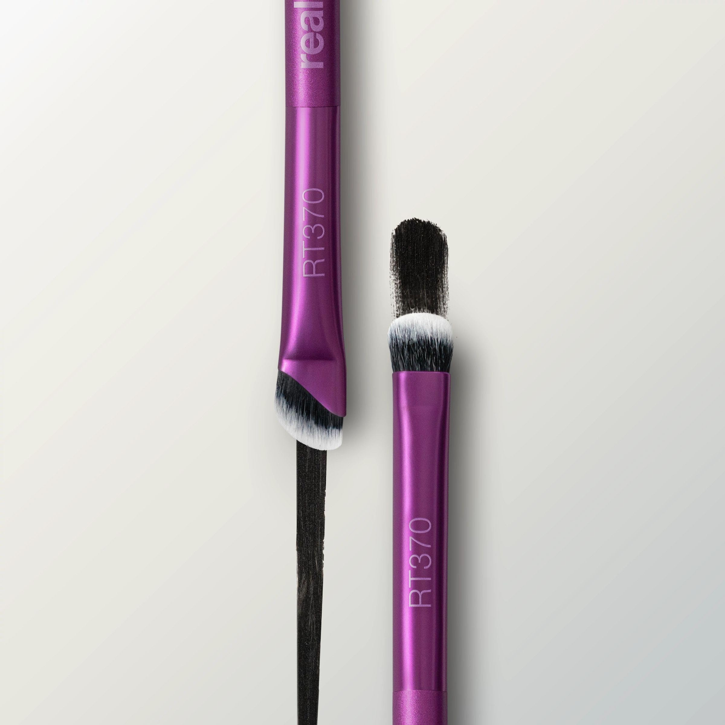 Real Techniques Liner & Smudge Brush cruelty-free materials support ethical makeup routines.