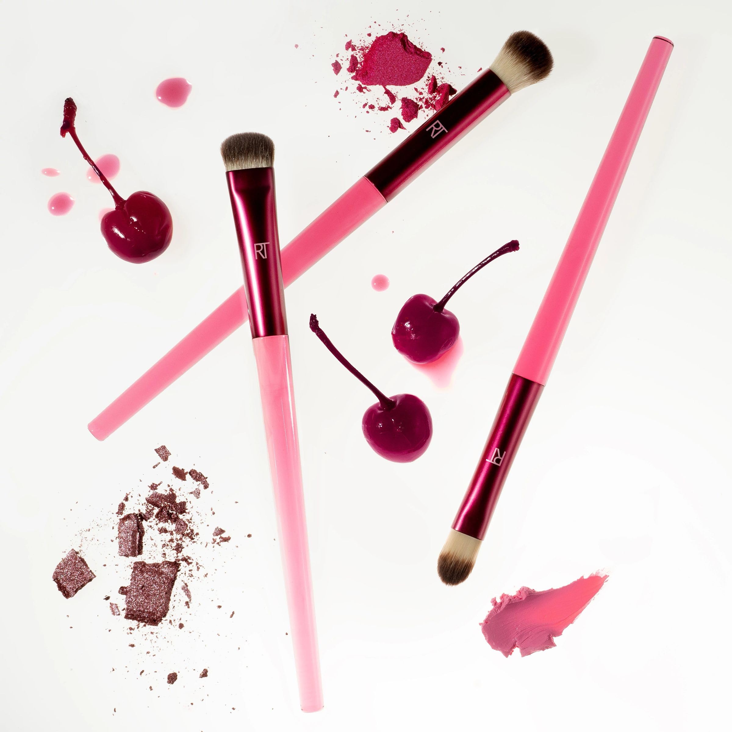 Real Techniques MesmerEYES compact set fits in any makeup bag.
