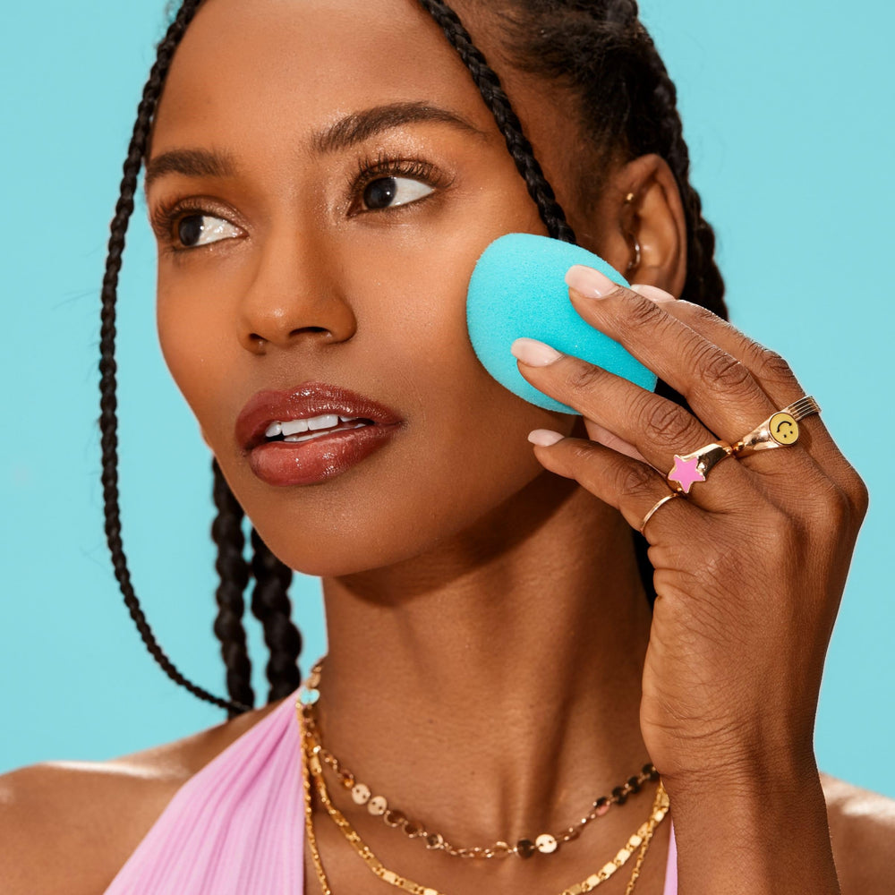 Real Techniques Miracle Airblend suitable for foundation concealer color corrector