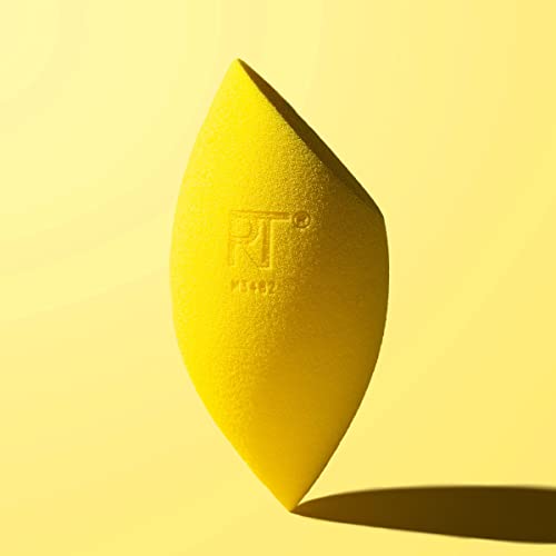 Real Techniques Miracle Concealer Sponge travel-friendly compact for on-the-go routines.